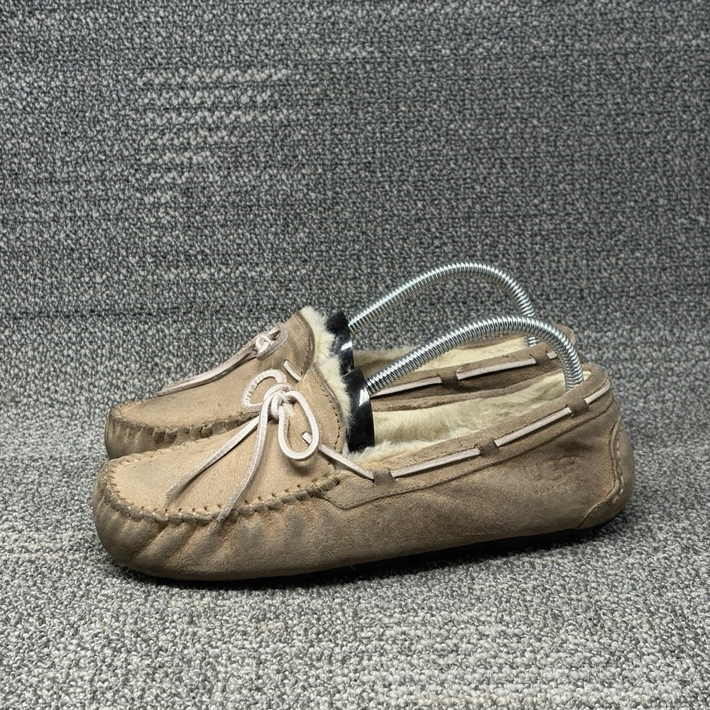 UGG Dakota Women's Approx 7 Tan Suede Shearling Moccasin Slip On Slippers